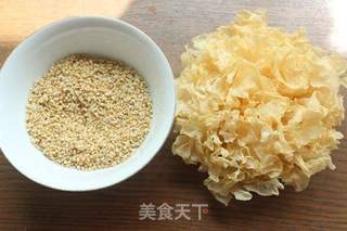 #润燥汤羹#燕麦银耳羹的做法步骤：1