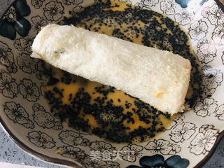 5分钟快手早餐，肉松吐司卷，一卷一煎就搞定的做法步骤：7