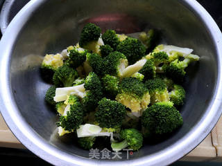 西兰花沙拉饭的做法步骤：5
