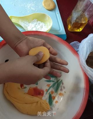香煎南瓜饼的做法步骤:2