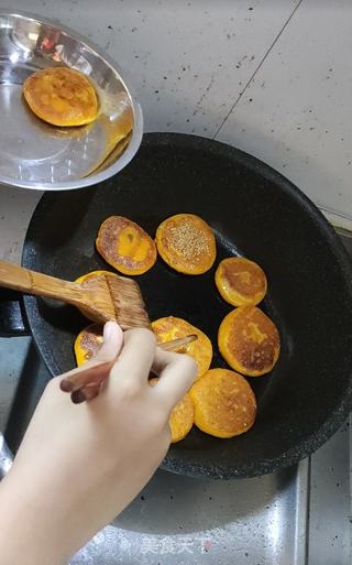 香煎南瓜饼的做法步骤:6