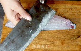 健胃补脾鱼肉肠的做法步骤:4