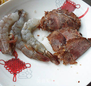 秋季润燥好汤——虾仁牛肉面汤的做法步骤:2