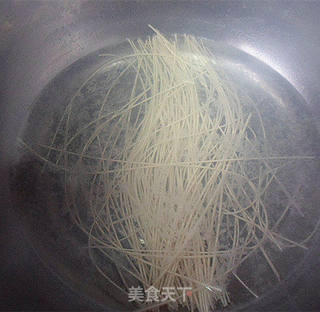 秋季润燥好汤——虾仁牛肉面汤的做法步骤:3