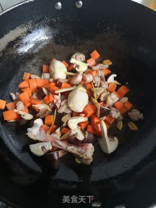 鸡腿煲仔饭的做法步骤：4