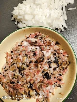 香菇肉末萝卜粥的做法步骤:2