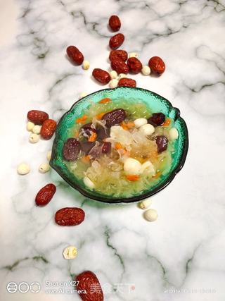 红枣银耳莲子枸杞羹的做法步骤:5