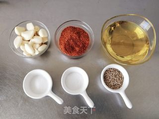 油辣酱拌双丝凉面的做法步骤：1