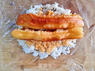 肉松饭团糯米包油条的做法步骤:5