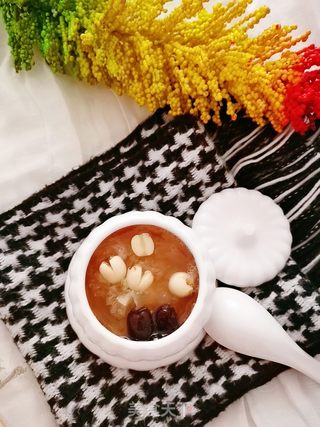 红枣莲子银耳羹的做法步骤:7