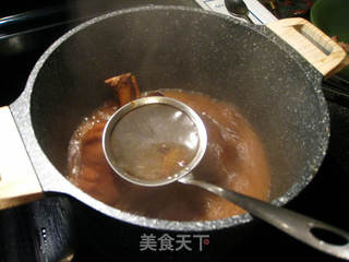 六香猪肘子的做法步骤:8