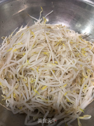 炝拌豆芽的做法步骤：3