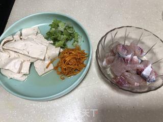 虫草鱼片豆腐羹的做法步骤:2