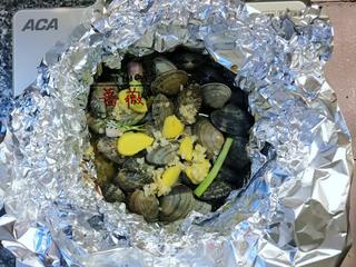 花甲最火的做法,锡纸花甲粉丝,简单易上手,味道绝了!的做法步骤:7
