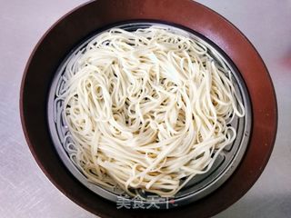 油辣酱拌双丝凉面的做法步骤:11