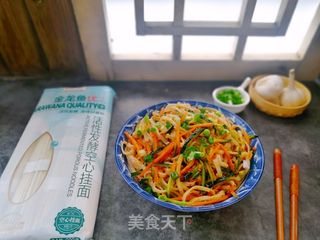油辣酱拌双丝凉面的做法步骤:13