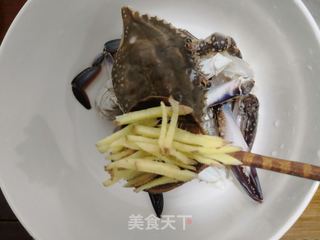 梭子蟹烩年糕的做法步骤:2