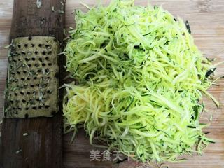 南瓜丝蛋饼的做法步骤:2