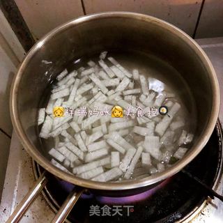 原创【仙草味道私房菜】之白玉萝卜紫菜汤的做法步骤:2