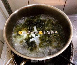 原创【仙草味道私房菜】之白玉萝卜紫菜汤的做法步骤:4