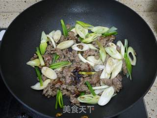 大葱炒牛肉的做法步骤：6