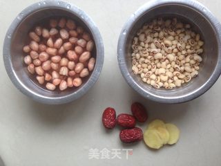 花生眉豆煲鸡脚的做法步骤：1