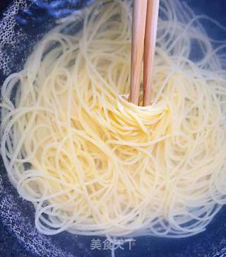 番茄鸡蛋玉米面条的做法步骤:4