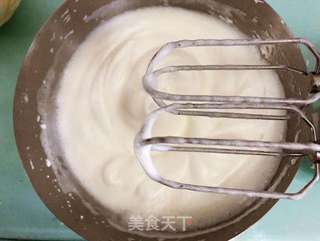 奶油栗蓉蛋糕卷的做法步骤:10