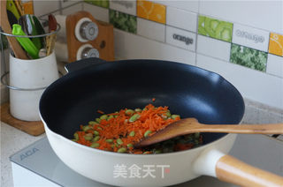 虾仁鱿鱼炒饭的做法步骤:3