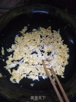 笨人法韭菜鸡蛋馅饼的做法步骤:2