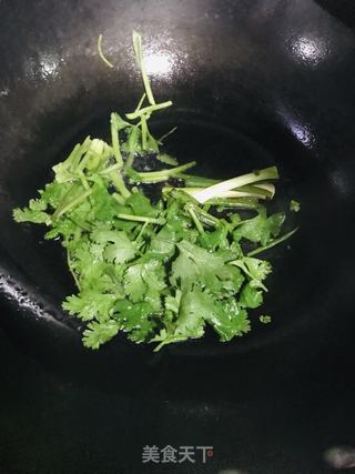 清蒸加州鲈的做法步骤:7