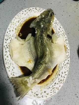 清蒸加州鲈的做法步骤:9
