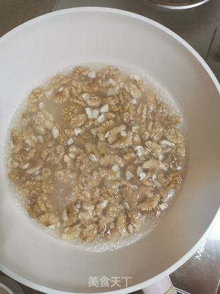 琥珀桃仁(不油炸、不苦涩)的做法步骤:2