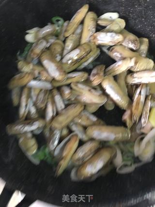 姜葱炒蛏子的做法步骤：4