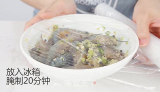 烤箱菜,这大约是虾最好吃的做法,蒜香黑椒烤虾的做法步骤:5