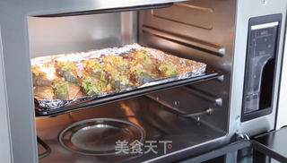烤箱菜,这大约是虾最好吃的做法,蒜香黑椒烤虾的做法步骤:7