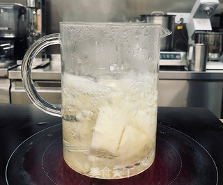 乌龙糖糖美梨茶的做法步骤:3