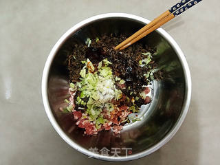 鲜肉梅干菜馅饼的做法步骤:4
