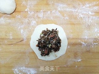 鲜肉梅干菜馅饼的做法步骤:7