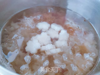 桃胶银耳雪梨羹的做法步骤:6