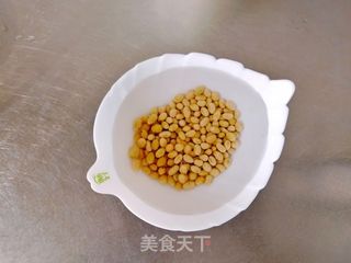 教你在家做清香细腻的菊花枸杞豆浆的做法步骤:2