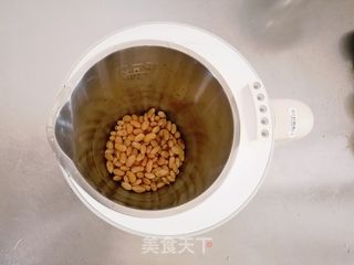 教你在家做清香细腻的菊花枸杞豆浆的做法步骤:3