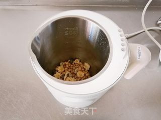 教你在家做清香细腻的菊花枸杞豆浆的做法步骤:4