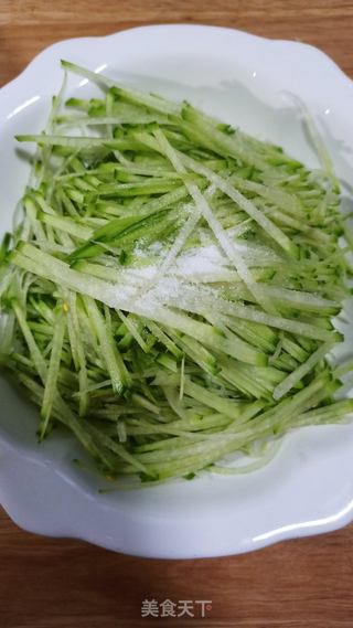 凉拌青萝卜丝的做法步骤:3