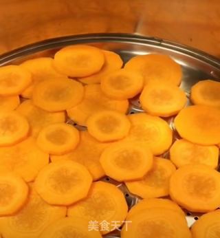 胡萝卜豆沙包的做法步骤:2