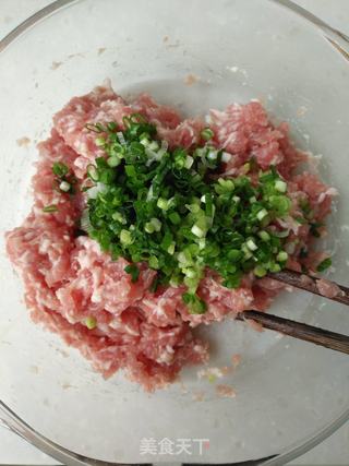 香菇青菜大馄饨的做法步骤:2