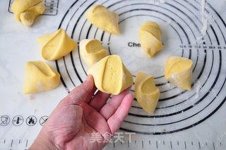 南瓜红糖三角的做法步骤:4