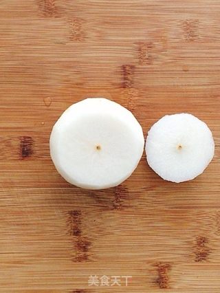 冰糖雪梨的做法步骤：1