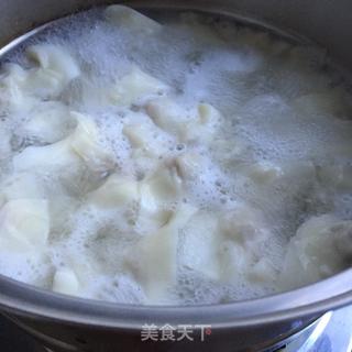 油泼玉米鲜肉馄饨的做法步骤：8