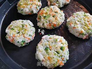 蔬菜虾仁米饭饼的做法步骤:7